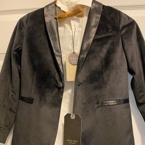 Velvet blazer, white shirt and tie